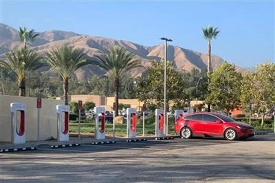 Tesla a venit cu noi trucuri pentru a percepe suprataxe în timpul orelor aglo...