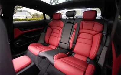 Interior din piele neagră și roșie modificată Porsche Taycan