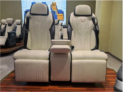 Set banchete spate de lux cu 2 scaune individuale si cotiera centrala pentru Vito