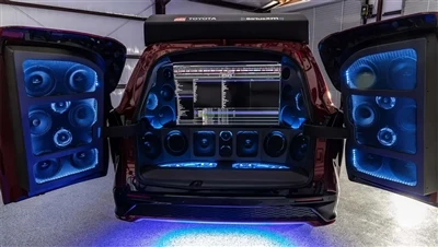 Toyota Sienna modificată se transformă într-un subwoofer mobil